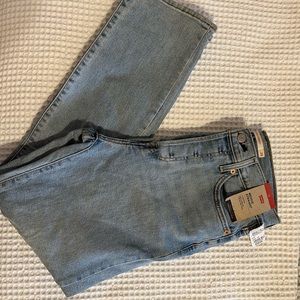 NWT - Levis - Wedgie, straight legs - size 29